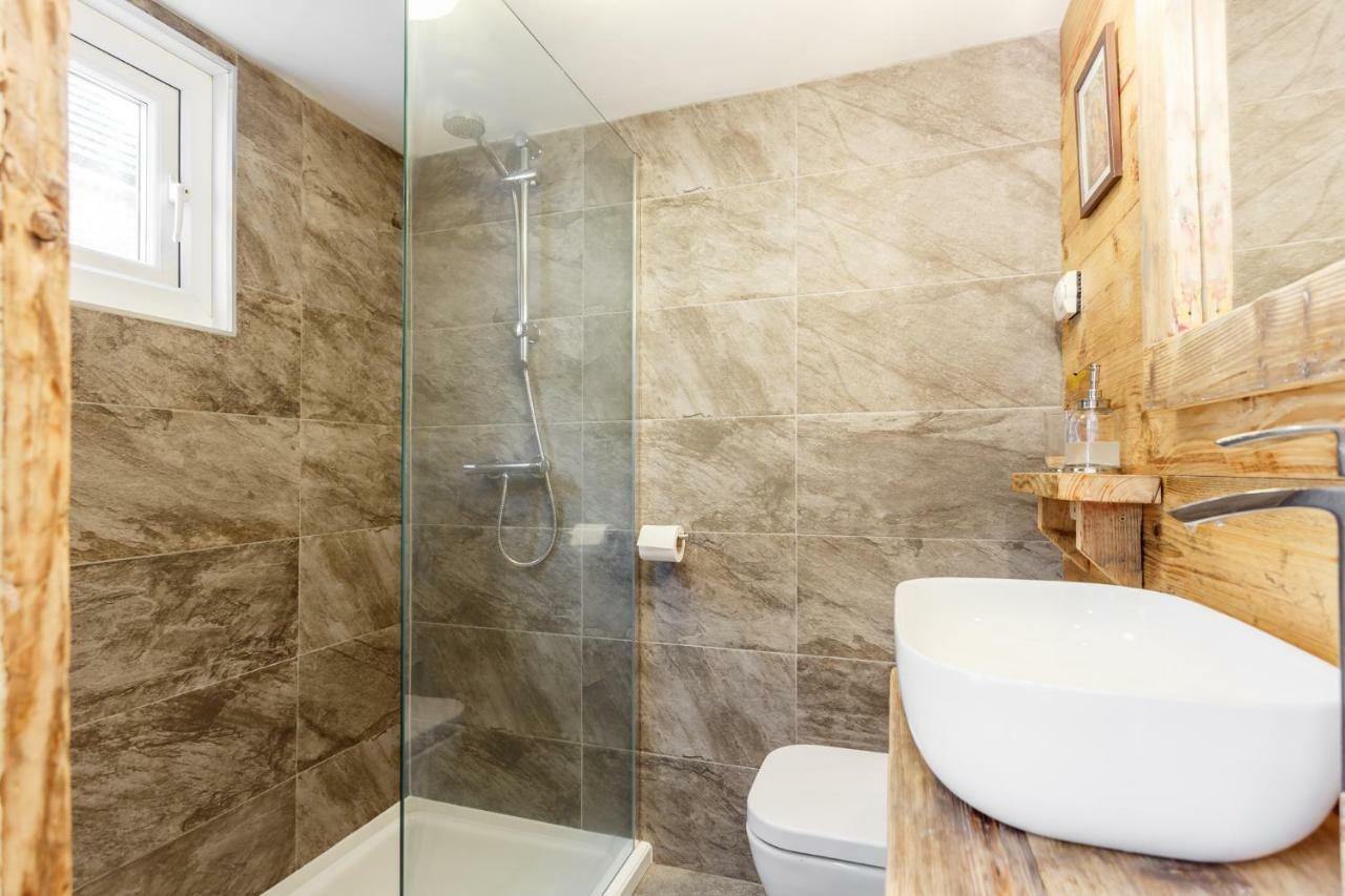 Gorgeous Town Centre Apt With Courtyard Garden Bournemouth Exterior foto